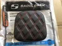 SDCグリッパーシートマッチデザイン HD純正トライアングルバックプレート向けパッド レッドステッチ
