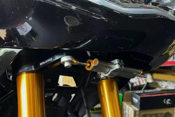 画像1: 2015年以降ロードグライド用ステアリングダンパーキット (1)