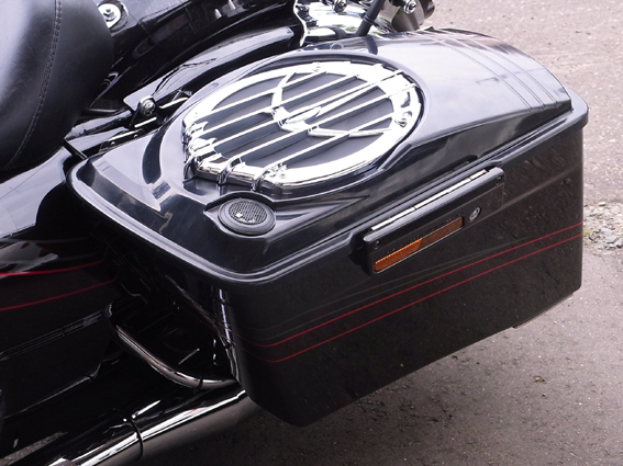 Injection Molded Saddlebag Lids　With 6”x9” kicker speakers 