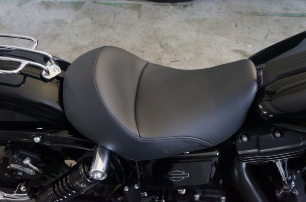 画像5: SADDLEMEN ヘルズダウン ソロシート 06年以降のダイナ用(背の低い方向けのシート) (5)