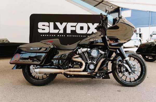 画像5: SLYFOX 19インチカーボンフェンダー 2014-2023年ツーリング用 (5)