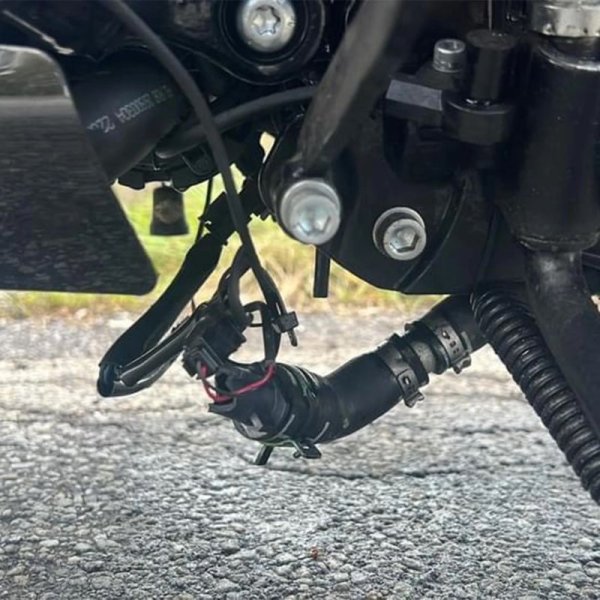 画像3: 水冷ホース&配線保護 アルミスキッドプレート 2023CVO 2024年以降ツーリング用 (3)