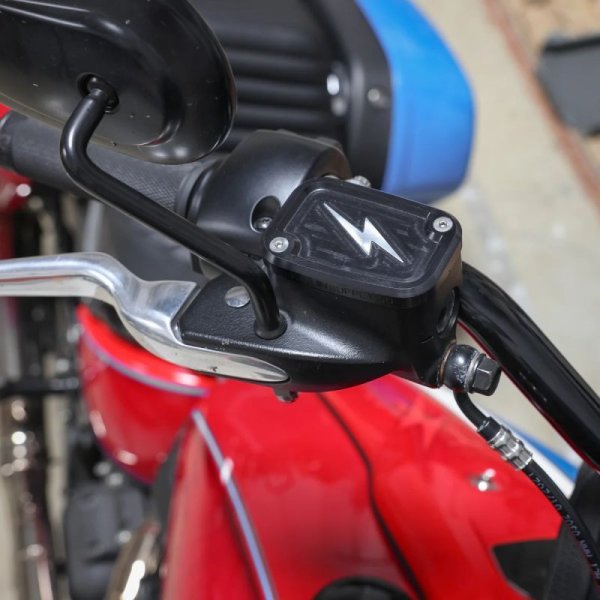 画像4:  Thrashin Supply ブレーキマスターシリンダーカバー コントラスト M8 ソフテイル用 (4)