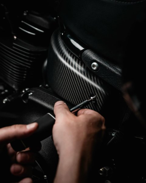 画像5: SLYFOX カーボン サイドカバー 2018年以降のソフテイル用 (5)