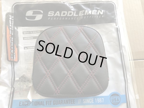 画像1: SDCグリッパーシートマッチデザイン HD純正トライアングルバックプレート向けパッド レッドステッチ (1)