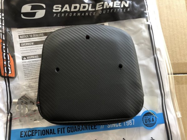 画像2: SDCグリッパーシートマッチデザイン HD純正トライアングルバックプレート向けパッド レッドステッチ (2)