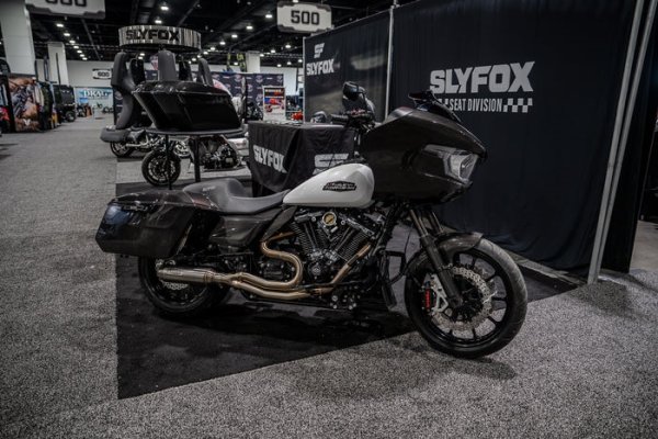 画像3: SLYFOX カーボン サドルバックリッド（蓋） 2023CVO/2024年以降新型ツーリング用 (3)