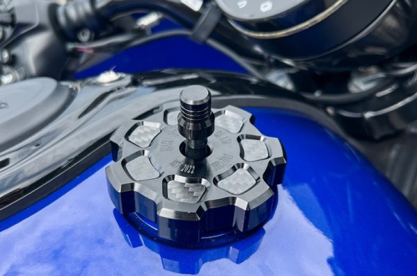 画像2: 7スポークガスキャップ (2)